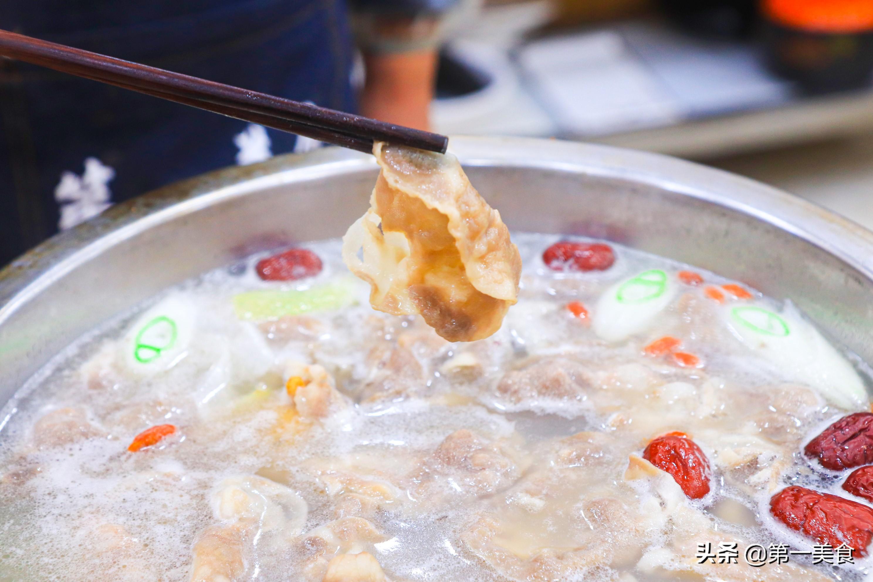 厨师长分享家庭版清汤火锅烹饪教程，详解如何熬清汤，太实用了-北京餐饮网