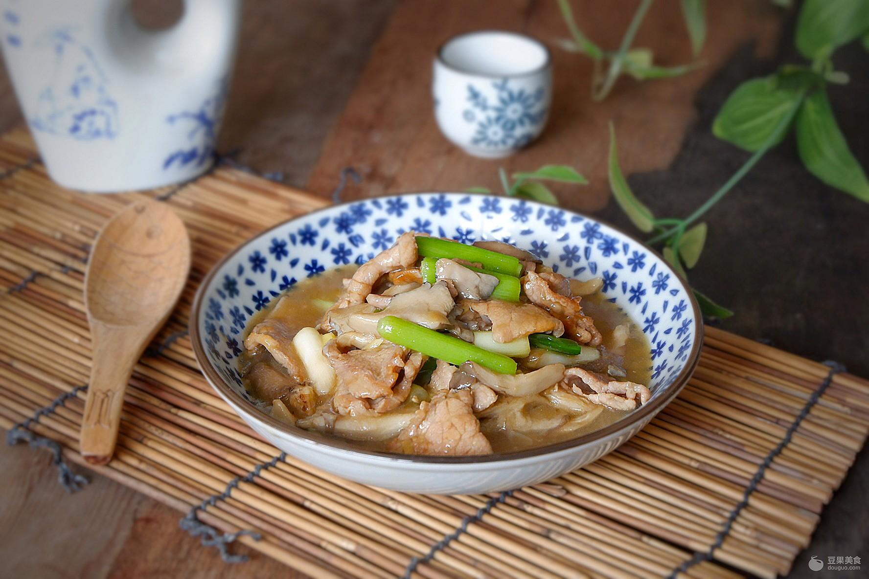 青蒜肉片炒鲜蘑的做法-北京餐饮网