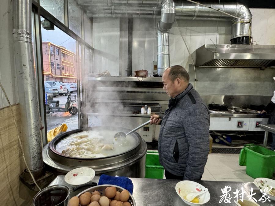 鲁味摘|“单县羊油饼＋鸡汤”，返乡人馋涎欲滴的家乡味道-北京餐饮网